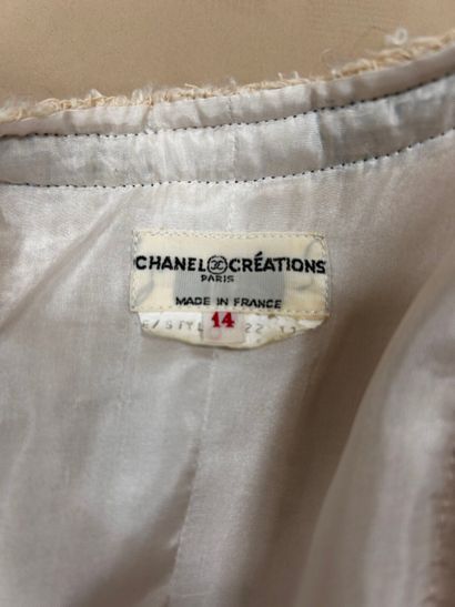 CHANEL Créations Paris 
Off-white tweed suit...