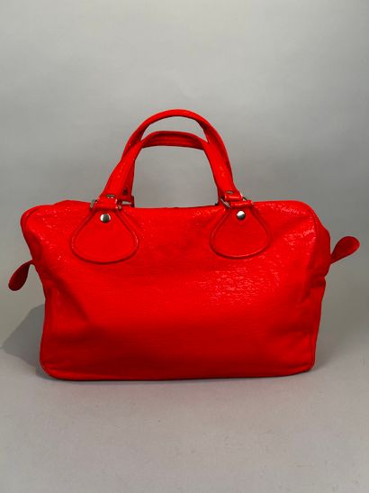 COURRÈGES 
Sac caméra 24h en vinyle rouge...