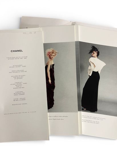 [CHANEL]
Lot de 7 dossiers de presses et...