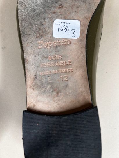 REPETTO
Paire de ballerines en cuir vernis...