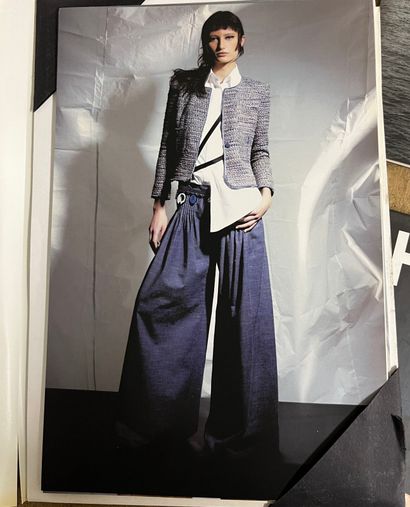 [CHANEL Prêt-à-porter]
Ensemble de dossiers...