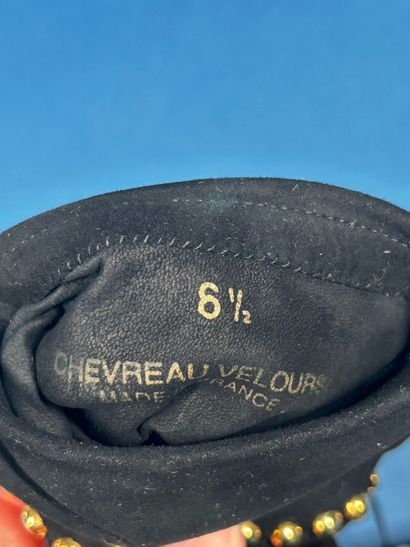 GIVENCHY 
Paire de gants en chevreau velours...