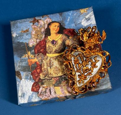 CHRISTIAN LACROIX, Noël 1997 
Broche cœur...