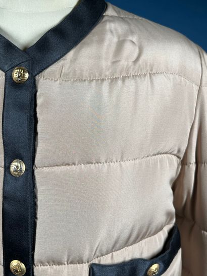 CHANEL Boutique
Veste doudoune matelassée...