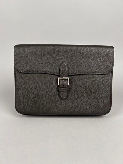 MOYNAT Paris
Pochette double face en cuir...
