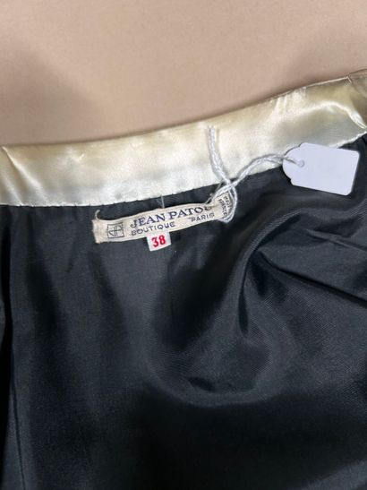 JEAN PATOU 
Robe manteau en velours noir...