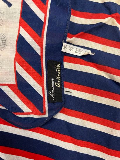 HERMÈS Paris
Carré en twill de soie imprimé,...