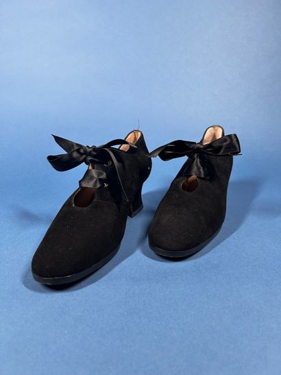 YVES SAINT LAURENT 
Paire de richelieu en...