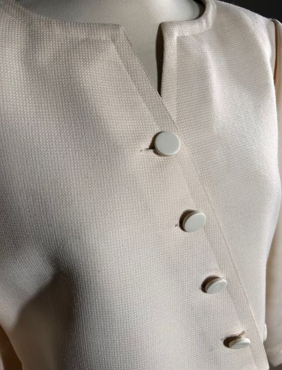 COURRÈGES Paris 
Veste en lainage ivoire...