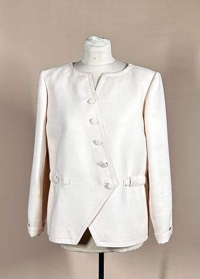 COURRÈGES Paris 
Veste en lainage ivoire...