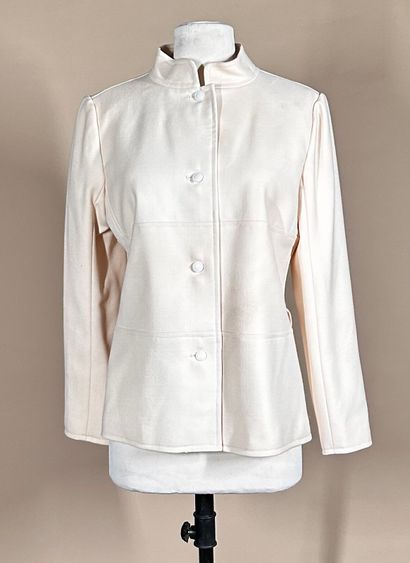 COURRÈGES Paris 
Tailleur en gabardine de...