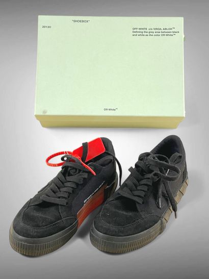 VIRGIL ABLOH pour OFF WHITE
Paire de sneakers...