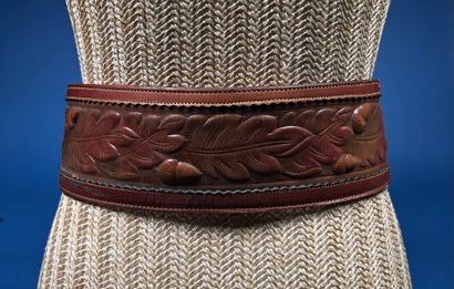 LOEWE 
Ceinture corset en cuir marron surpiqué...