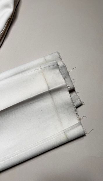 COURRÈGES Paris 
Tailleur en gabardine de...