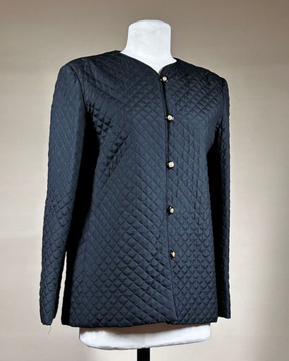 CHANEL Création 
Veste matelassée noire,...