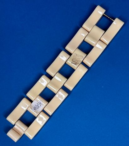 AGATHA Vintage 
Wide-link bracelet in ivory-colored...