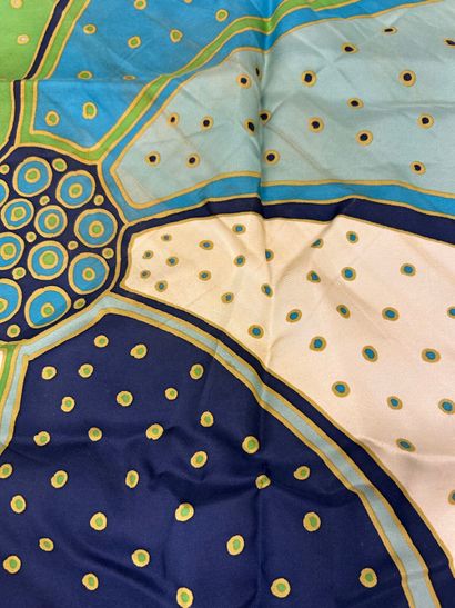 HERMÈS Paris
Carré en twill de soie imprimé,...