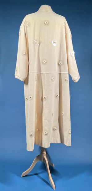 COURRÈGES Paris 
Long manteau en lainage...