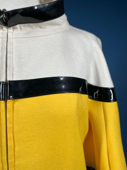 COURRÈGES 
Manteau en gabardine de laine...