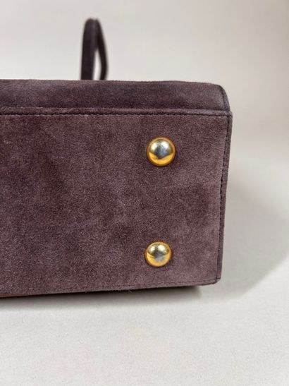 YVES SAINT LAURENT 
Sac cabas porté épaule...