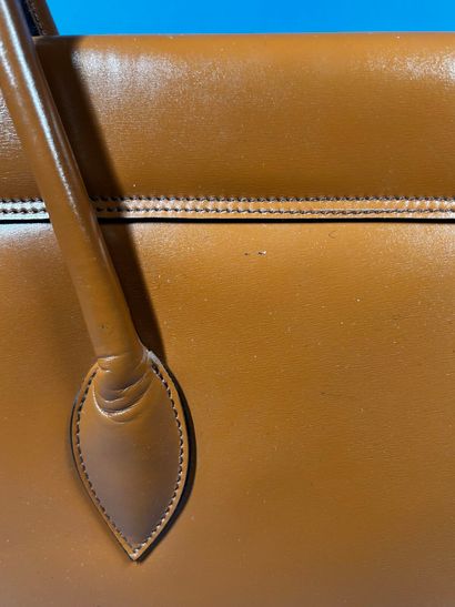 NINA RICCI 
Sac porté épaule en cuir beige,...