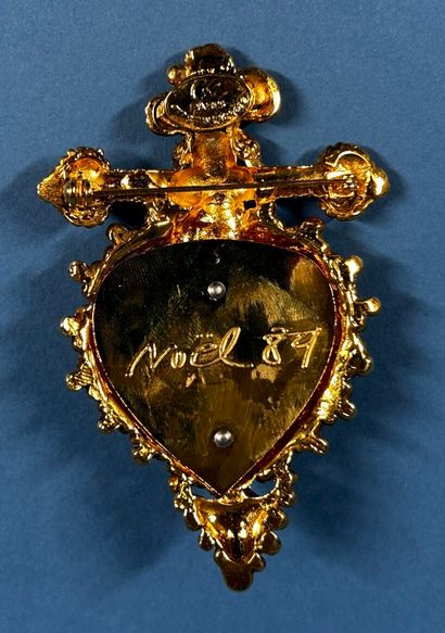 CHRISTIAN LACROIX, Noël 1989 
Broche cœur...