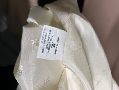 COURRÈGES Paris 
Ample manteau en lainage...