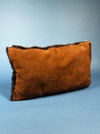 ANONYME 
Housse de coussin en vison et daim,...