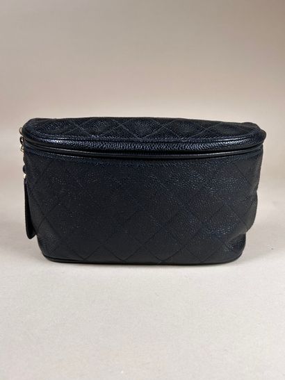 CHANEL 
Black quilted caviar leather belt...