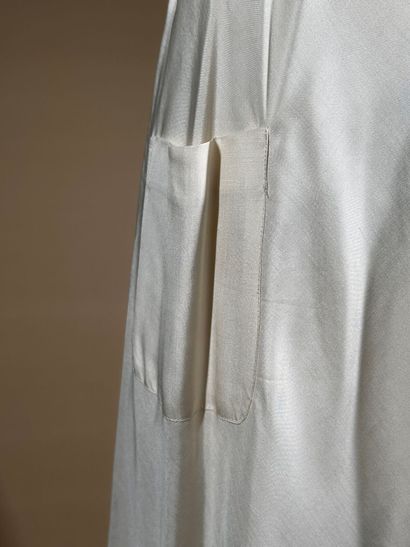 RENATA, Diffusion Michel Comte 
Robe mi-longue...