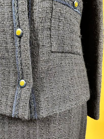 CHANEL Création 
Tailleur en tweed marine...