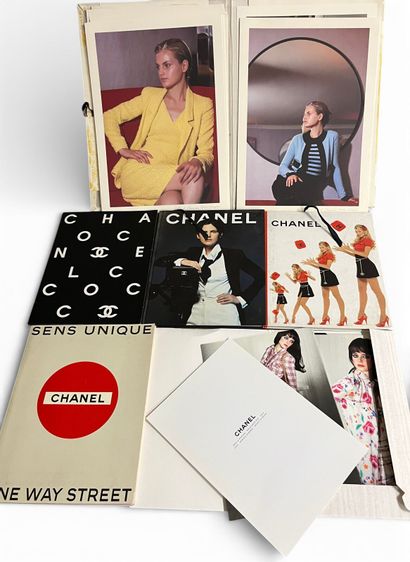 [CHANEL Prêt-à-porter]
Ensemble de dossiers...