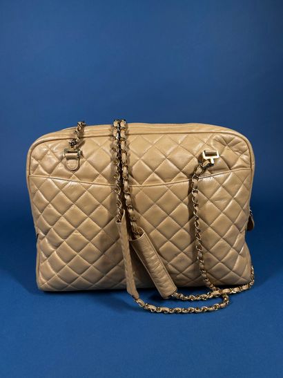 CHANEL 
Camera