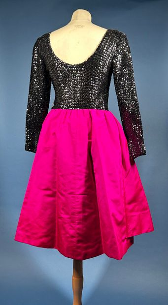 GIVENCHY, circa 1990 
Robe du soir deux pièces,...