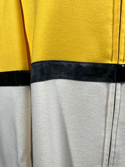 COURRÈGES 
Manteau en gabardine de laine...