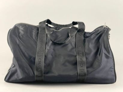 CHANEL
Midnight-blue polyamide sports bag,...