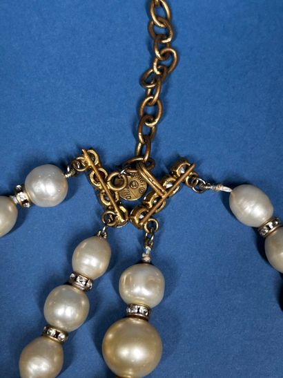 CHANEL, 1982. 
Necklace with a double strand...