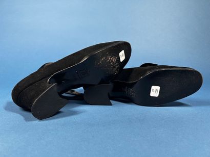 YVES SAINT LAURENT 
Paire de richelieu en...