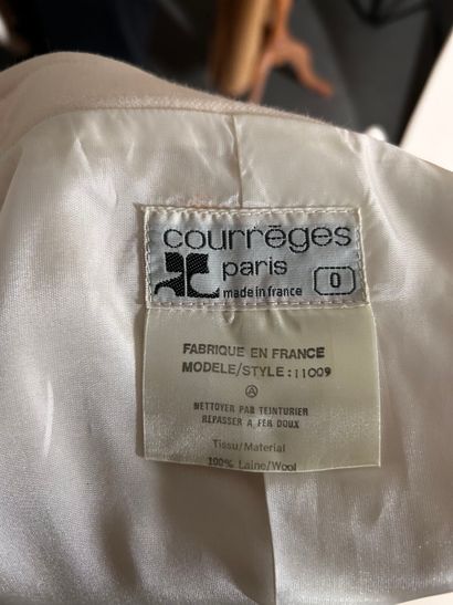 COURRÈGES Paris 
Tailleur en gabardine de...