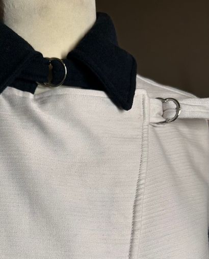 COURRÈGES Paris 
Manteau bicolore blanc/noir...