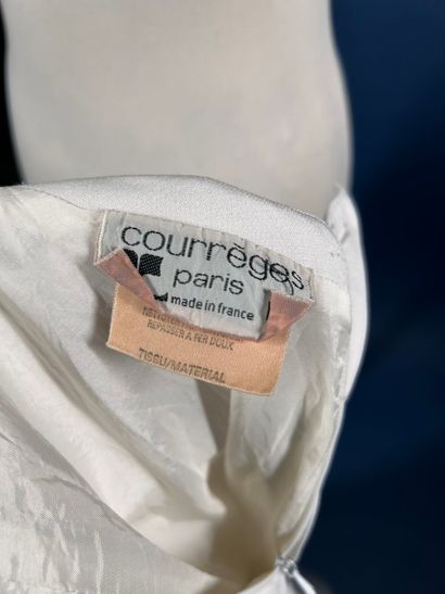 COURRÈGES 
Robe longue blanche à encolure...
