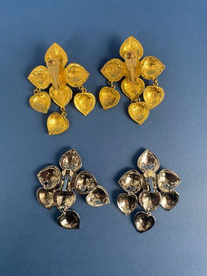 ANONYME 
Réunion de deux paires de pendants...