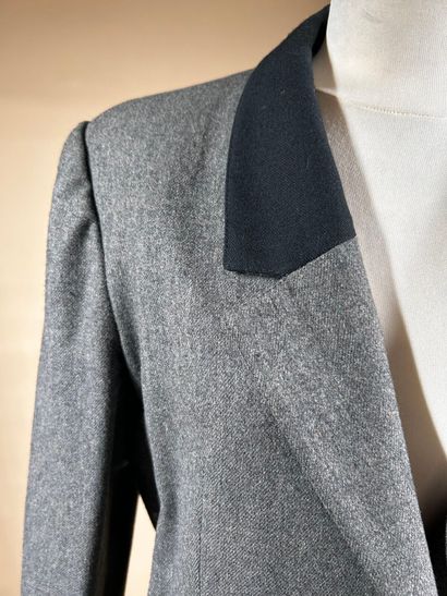CHRISTIAN DIOR Boutique
Tailleur en drap...