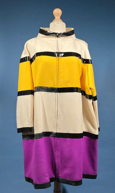 COURRÈGES 
Manteau en gabardine de laine...