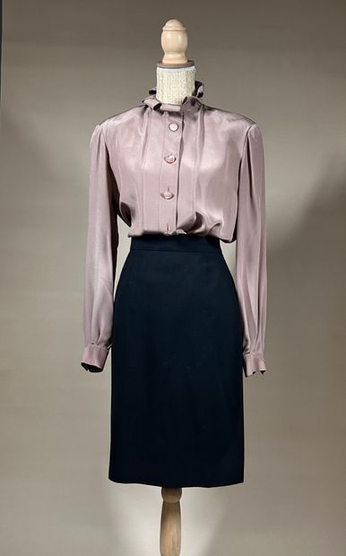 VALENTINO Boutique 
Blouse en soie beige...