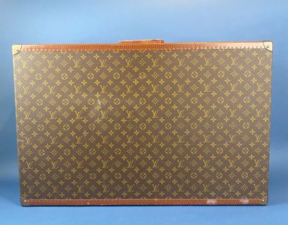 LOUIS VUITTON, avenue Marceau n°907386.
Bisten...