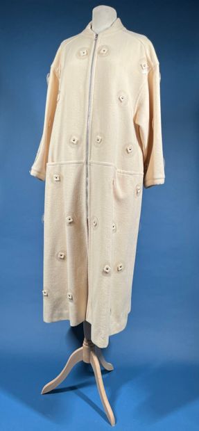COURRÈGES Paris 
Long manteau en lainage...