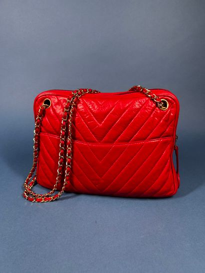 CHANEL 
Red chevron quilted leather bag,...