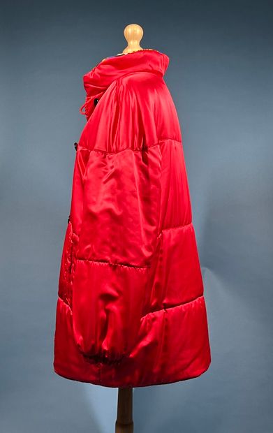 YVES SAINT LAURENT 
Doudoune réversible satinée...