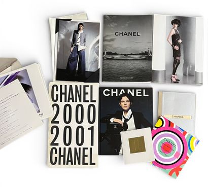 [CHANEL Prêt-à-porter]
Ensemble de dossiers...